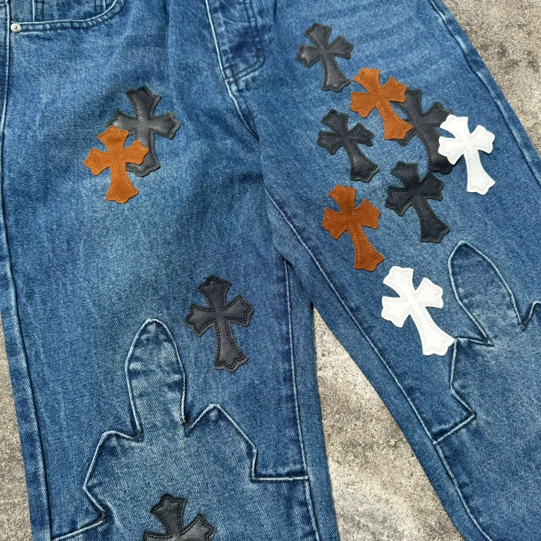 P260 model number: H638 Chrome Hearts CH Chrome Hearts 24SS vip custom-made double-knee leather flame high street cross jeans. Original purchased and patterned to truly restore the ultimate vintage texture. Special Italian cowhide print and then cut. Customized sheepskin three-layer thick line leather. The whole body is spliced in heavy water washing process. The craftsman hand-splashes ink. You can see the details. Three-dimensional cutting version. Loose and comfortable, not picky on the figure. Shows height and slimness. Seiko factory. Original factory quality control. Same style for men and women. Can be matched with couples. Versatile recommendation. Must-have jeans for all seasons. Color: blue. Size: 28, 30, 32, 34, 36 (S-xxl)